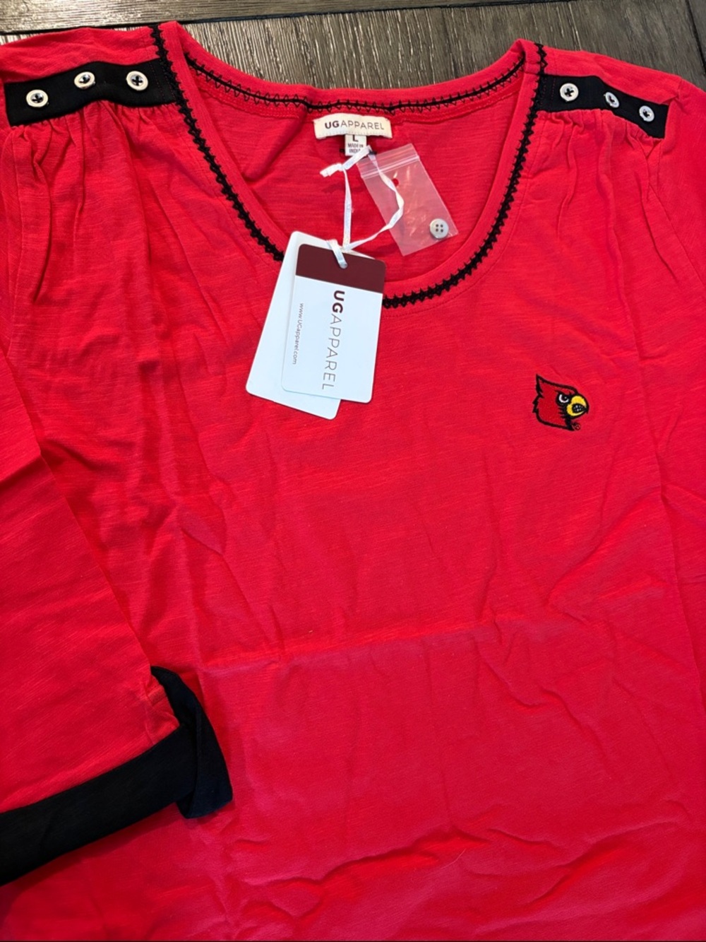 NWT [Ug Apparel] Louisville Cardinals NCAA 3/4 Roll Sleeve Button Top Women’s L - Picture 4 of 10